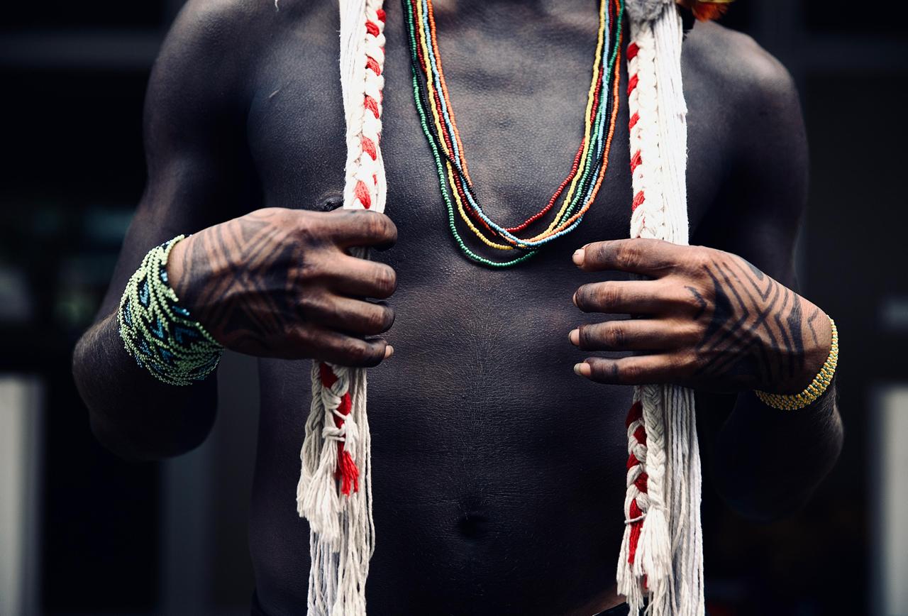 O Brasil do cocar: entre resistência, território e apagamento