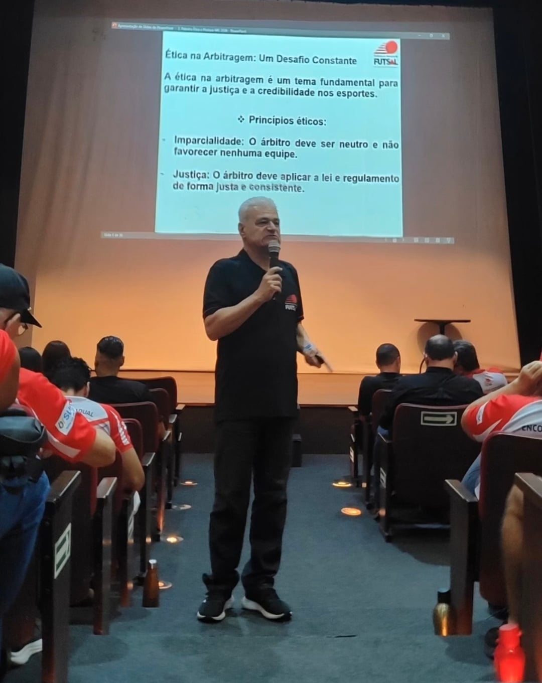 Arbitragem de Roraima passa por atualização técnica com foco nas novas regras do futsal