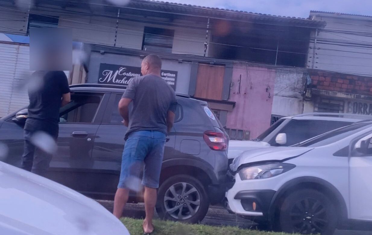 Engavetamento envolvendo quatro carros é registrado no Araçagy