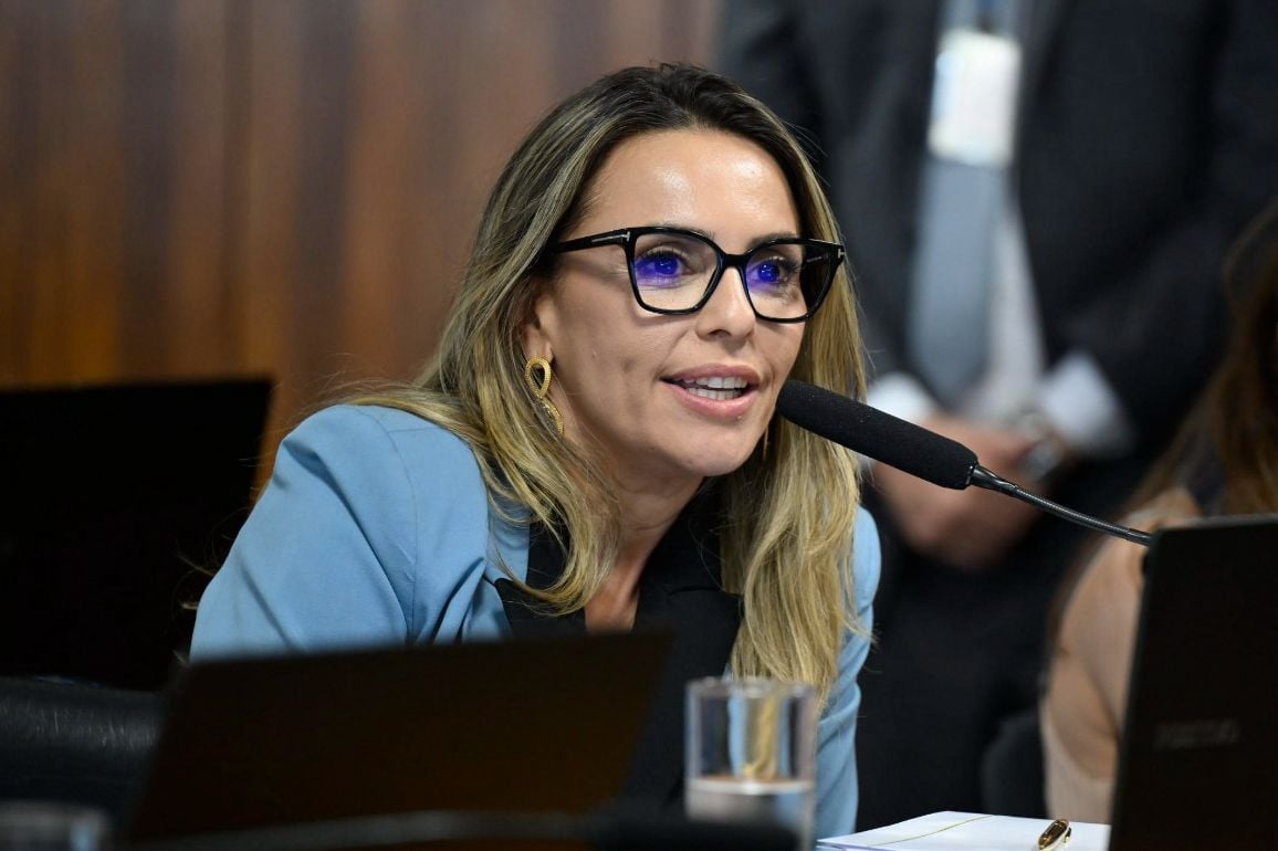 Senadora que sucedeu Mecias anuncia pré-candidatura a deputada com pauta conservadora e apoio a Flávio