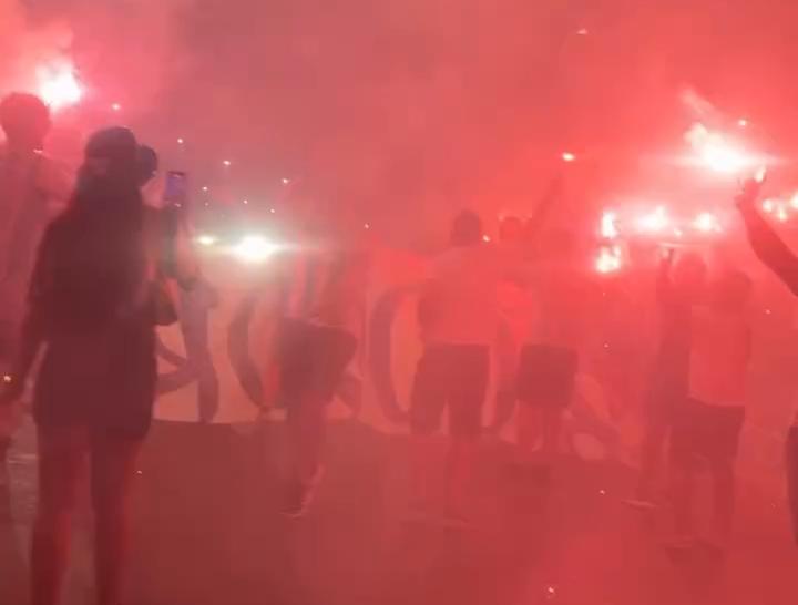 Torcida recebe o Paysandu com rua de fogo no Mangueirão antes de jogo contra o Vasco