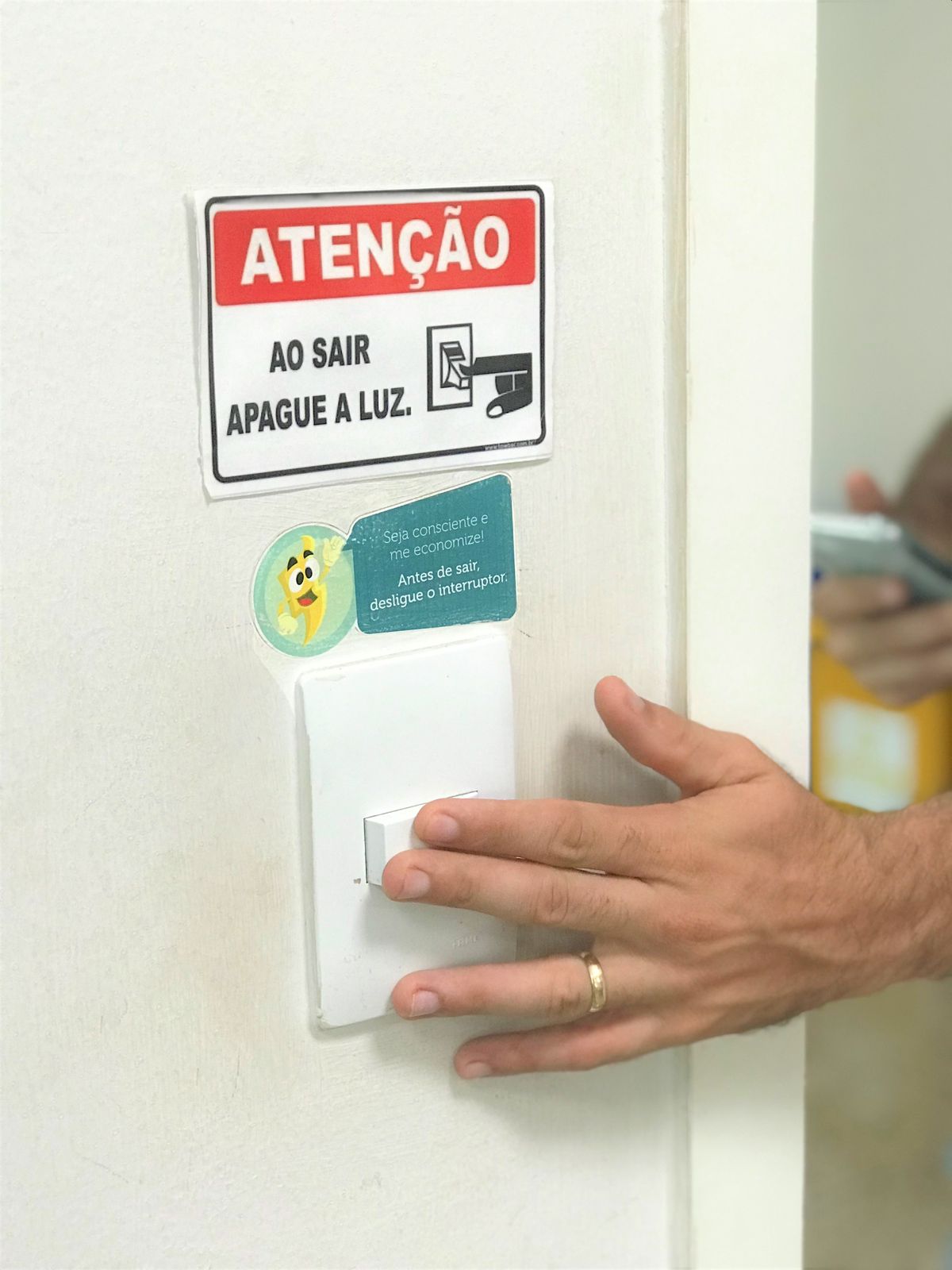 Conta de luz mais cara: bandeira amarela em maio acende alerta para consumo consciente