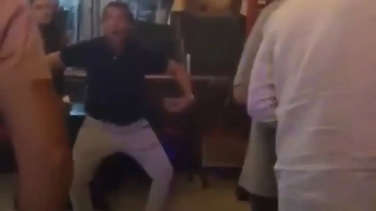 Pai de advogada acusada de racismo repete gesto na Argentina