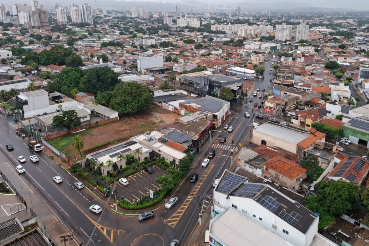 Cuiabá amanhece sob chuva forte e tem alerta de tempestade…