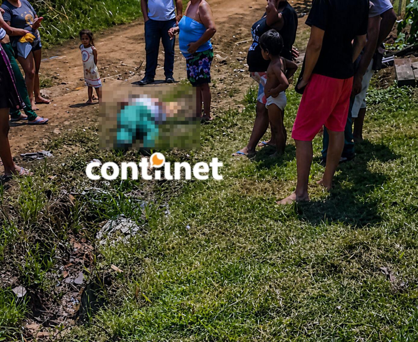 Adolescentes ficam feridas após queda em rua precária no interior