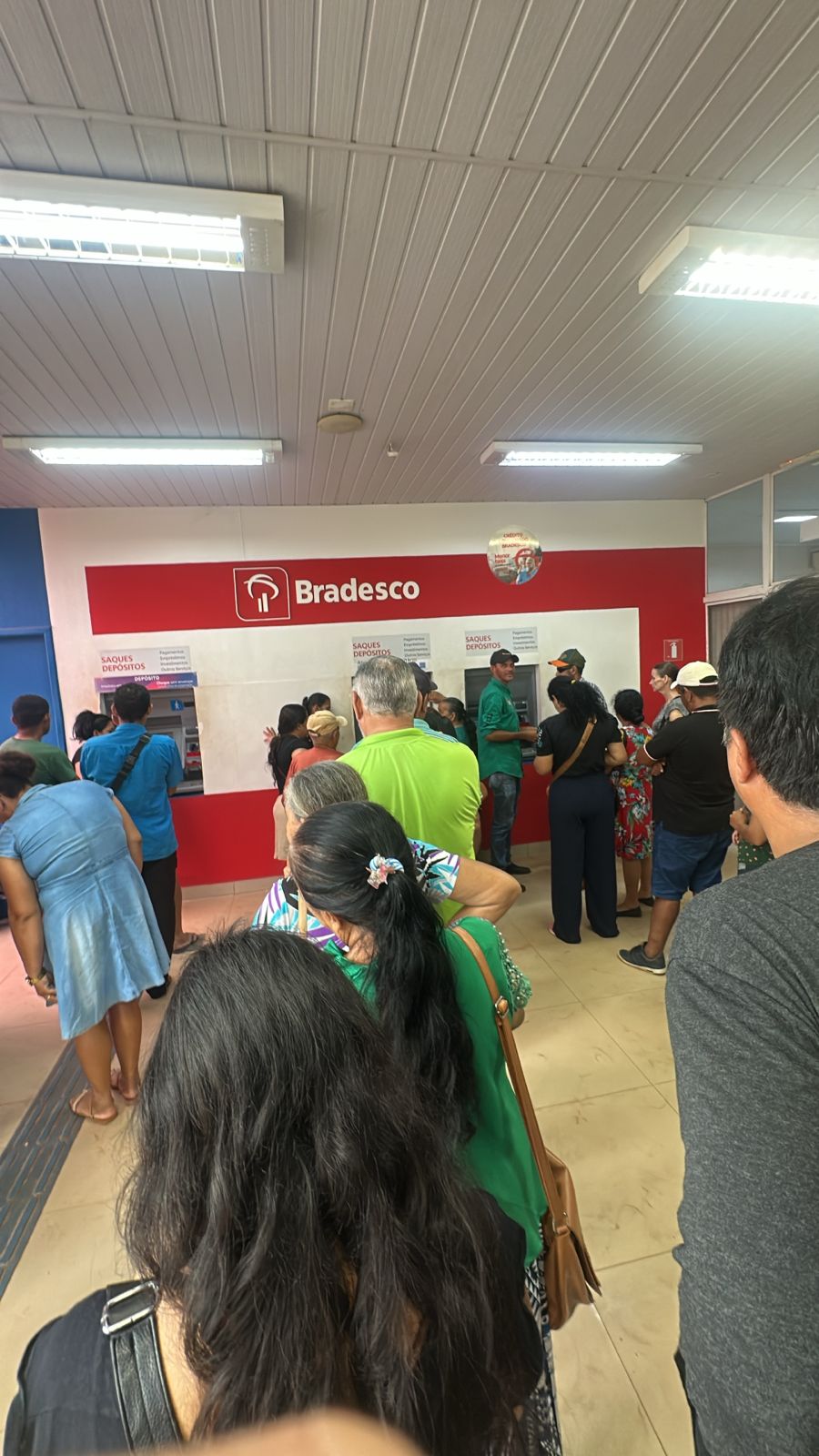 Agência do Bradesco fica sem dinheiro e afeta aposentados em Brasiléia