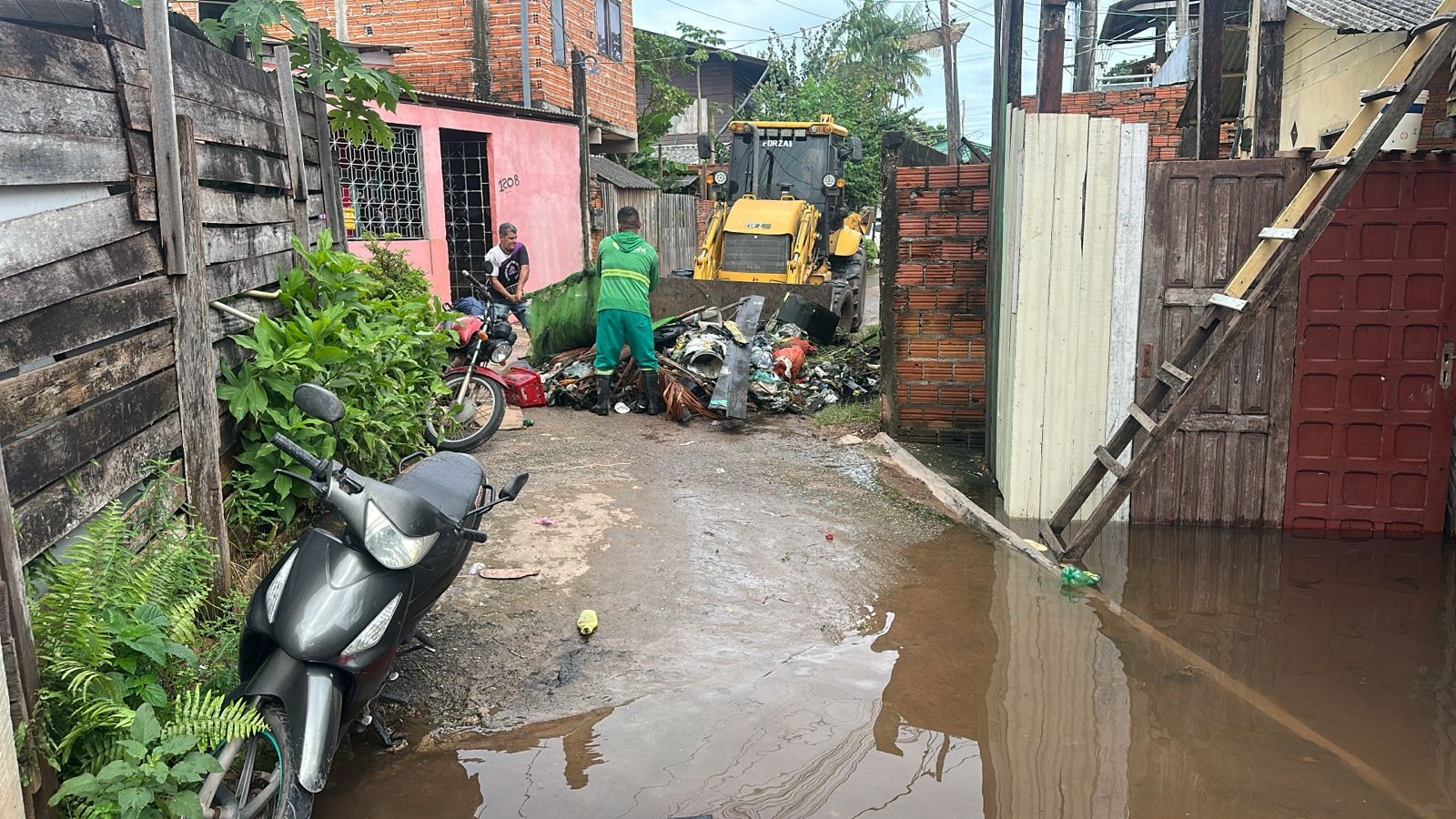 Prefeitura atua com força-tarefa para atender famílias afetadas por alagamento no Conjunto Barcellos – Diário do Amapá