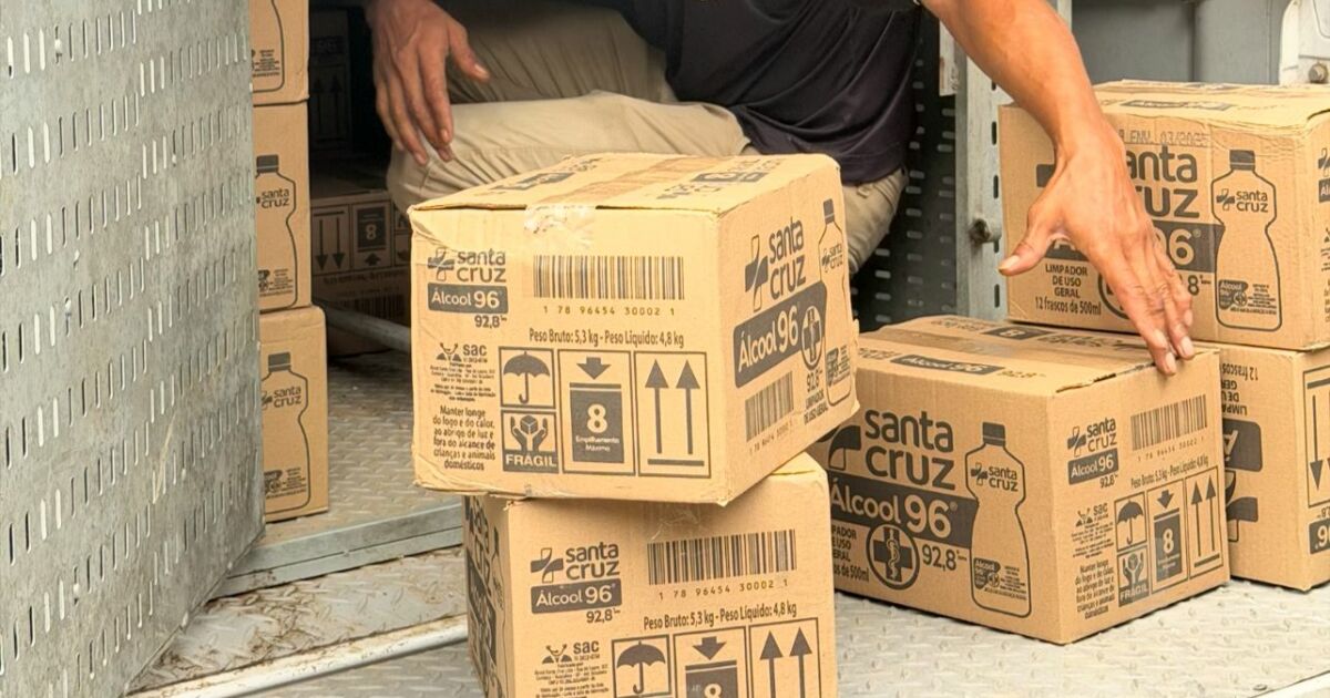 Operação apreende 15 mil frascos de álcool adulterado no Amazonas