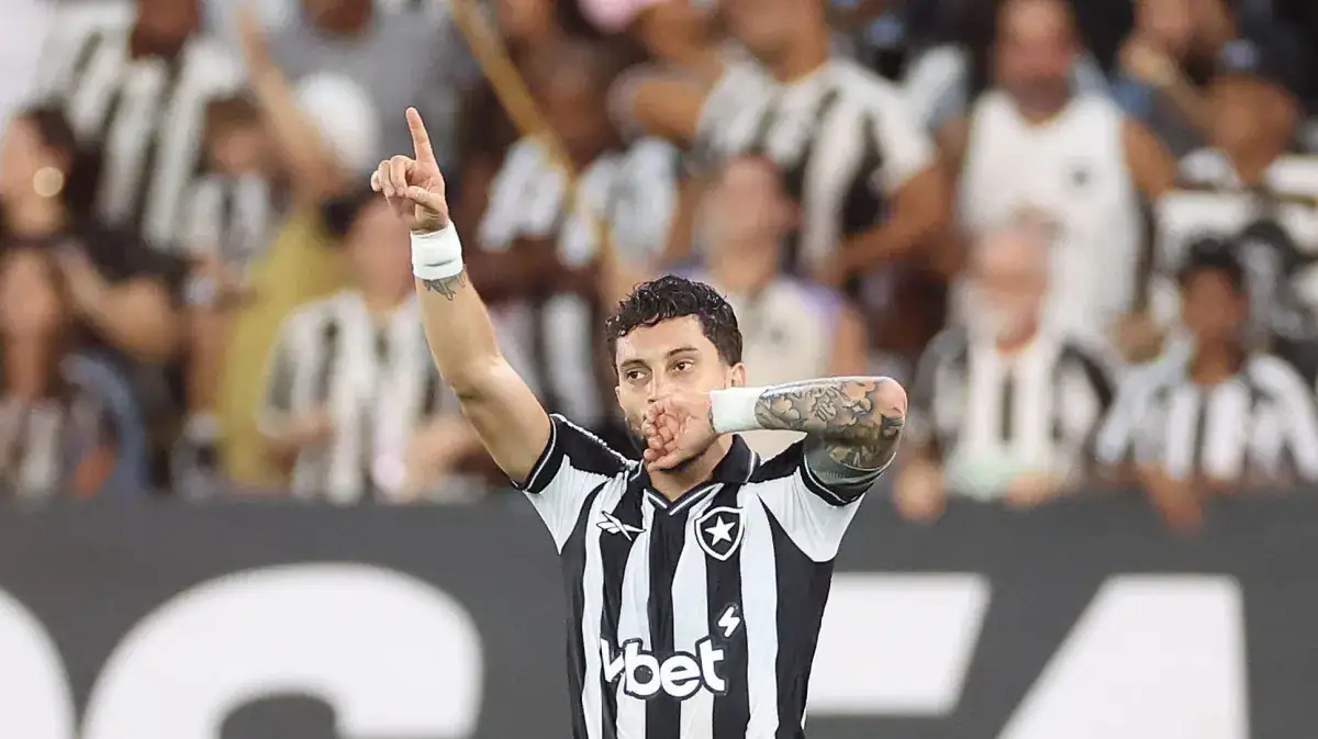 Botafogo marca nos acréscimos e vence a Chapecoense pela Copa do Brasil