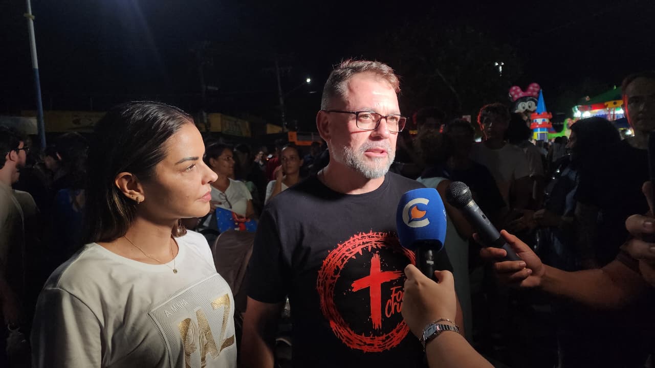 Alysson destaca amor de Cristo e celebra fé em procissão: “Servir ao próximo”