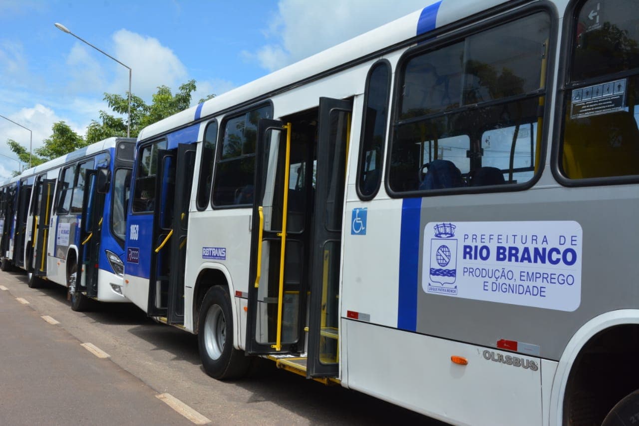Crise no transporte: reunião na RBTrans tenta destravar impasse e proposta deve ser levada a trabalhadores em greve
