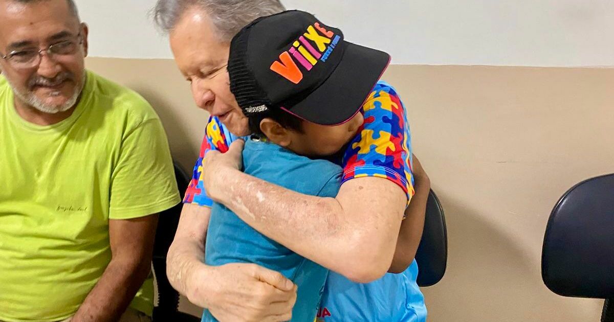Arthur Virgílio destaca ações voltadas a pessoas com autismo durante Abril Azul