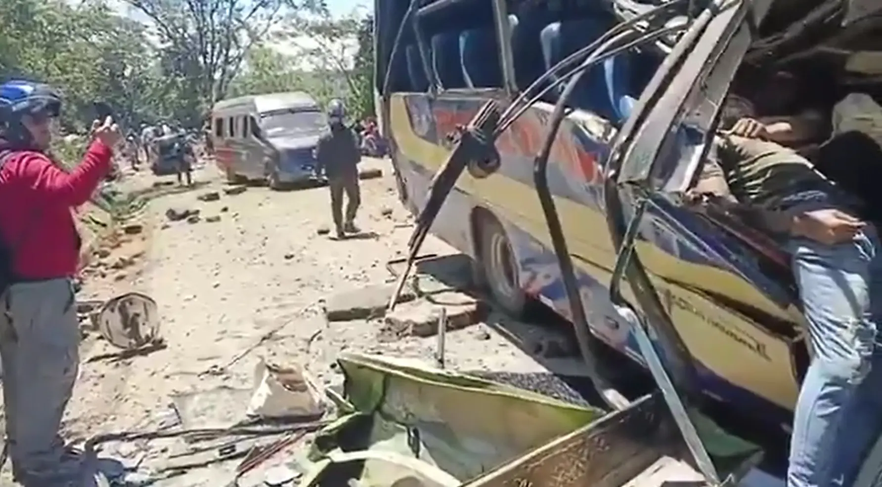 Artefato improvisado atinge ônibus e causa tragédia na Colômbia