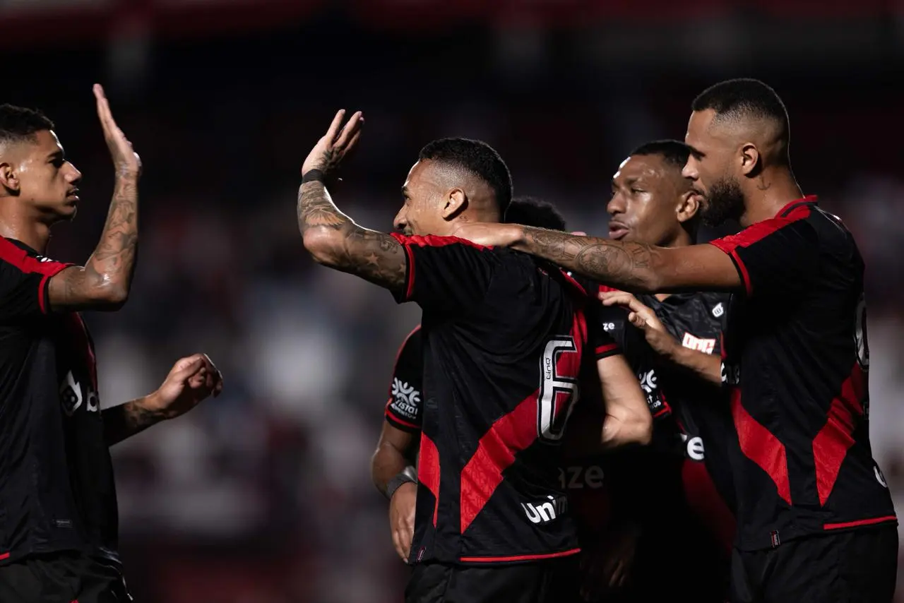 Atlético derrota o Londrina, conquista primeiros pontos na Série B e sai da zona de rebaixamento
