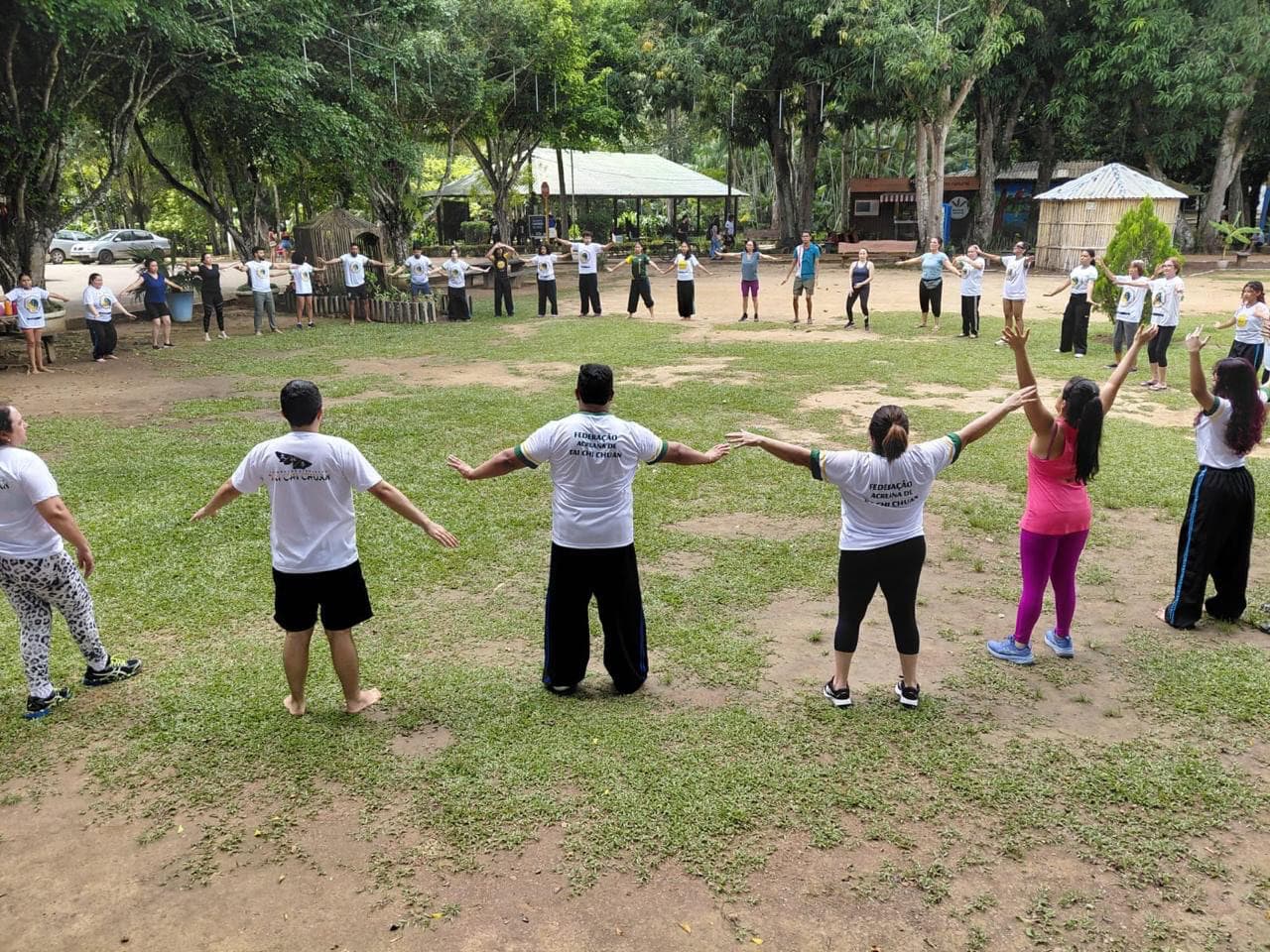 Dia Mundial do Tai Chi Chuan reúne centenas de praticantes no Horto Florestal