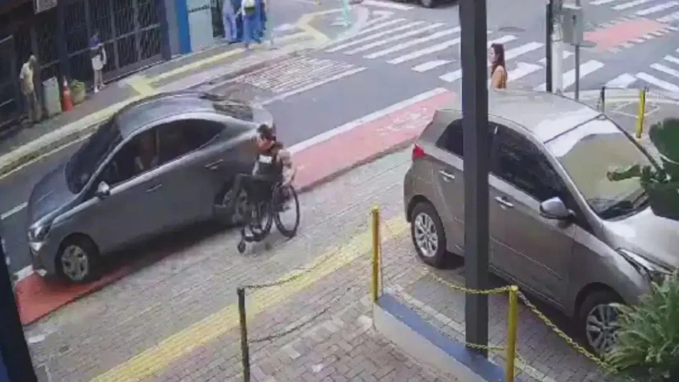 cadeirante cai após motorista de app recusar corrida em Campinas