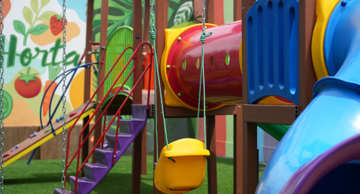 Casa Criar recebe novo playground para fortalecer acolhimento de crianças