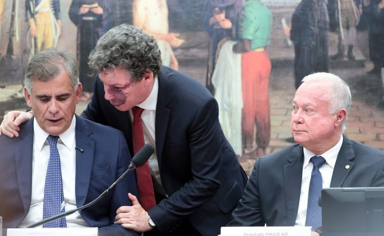 CCJ aprova PEC do fim da jornada de trabalho 6×1 e tema avança na Câmara