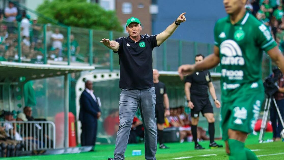 Chapecoense anuncia demissão do técnico Gilmar Dal Pozzo