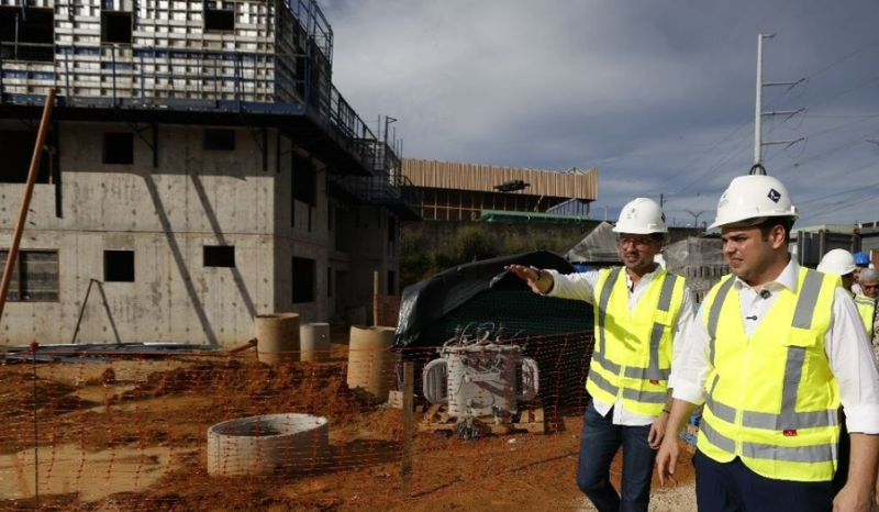 Cidade reforça importância da moradia digna ao visitar obras do Residencial Compensa