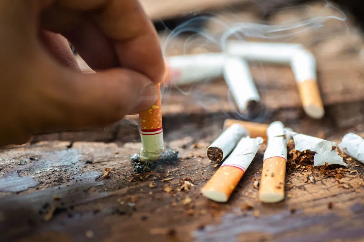 Reino Unido proíbe venda de cigarros: médicos brasileiros defendem ação