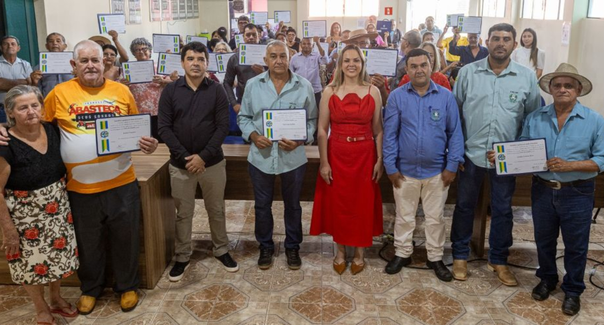 Cláudia de Jesus homenageia pioneiros de Corumbiara em sessão solene da Assembleia Legislativa