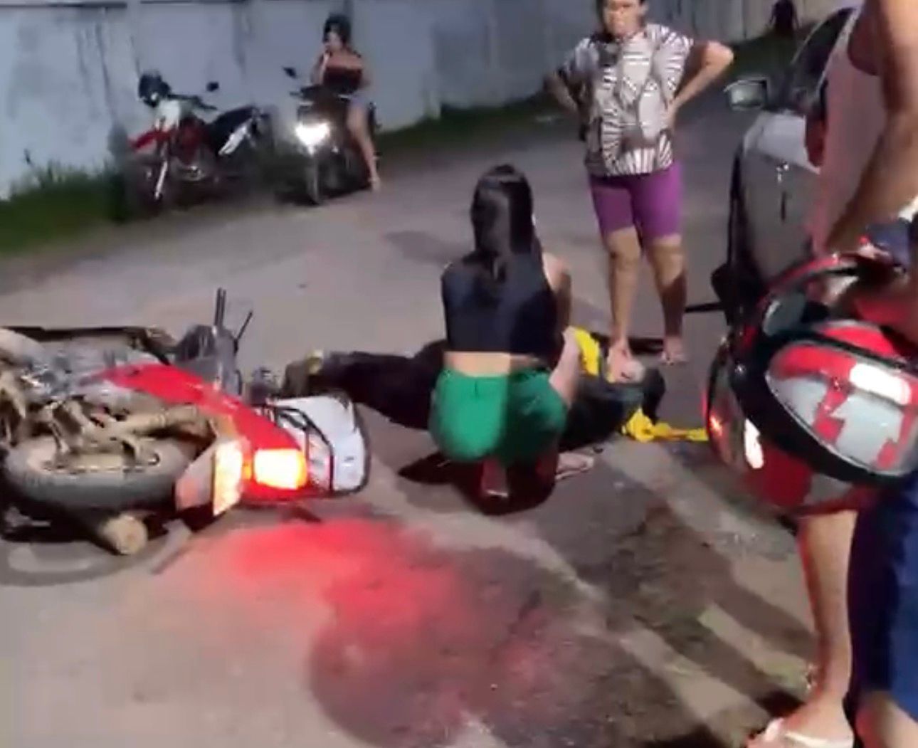 Colisão entre motocicletas deixa dois jovens feridos em Sena Madureira