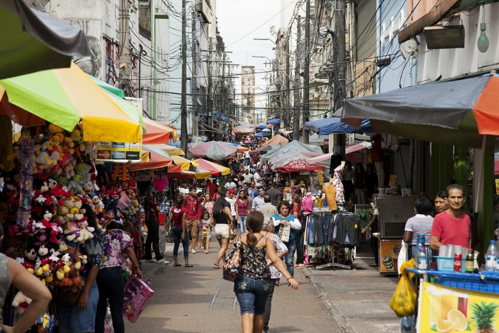 Vai fazer compra no feriado? Confira o funcionamento do comércio em Manaus