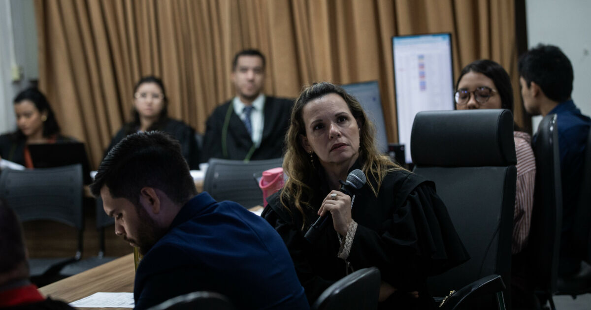 Ré por matar marido e tentar matar criança é condenada a 24 anos de prisão