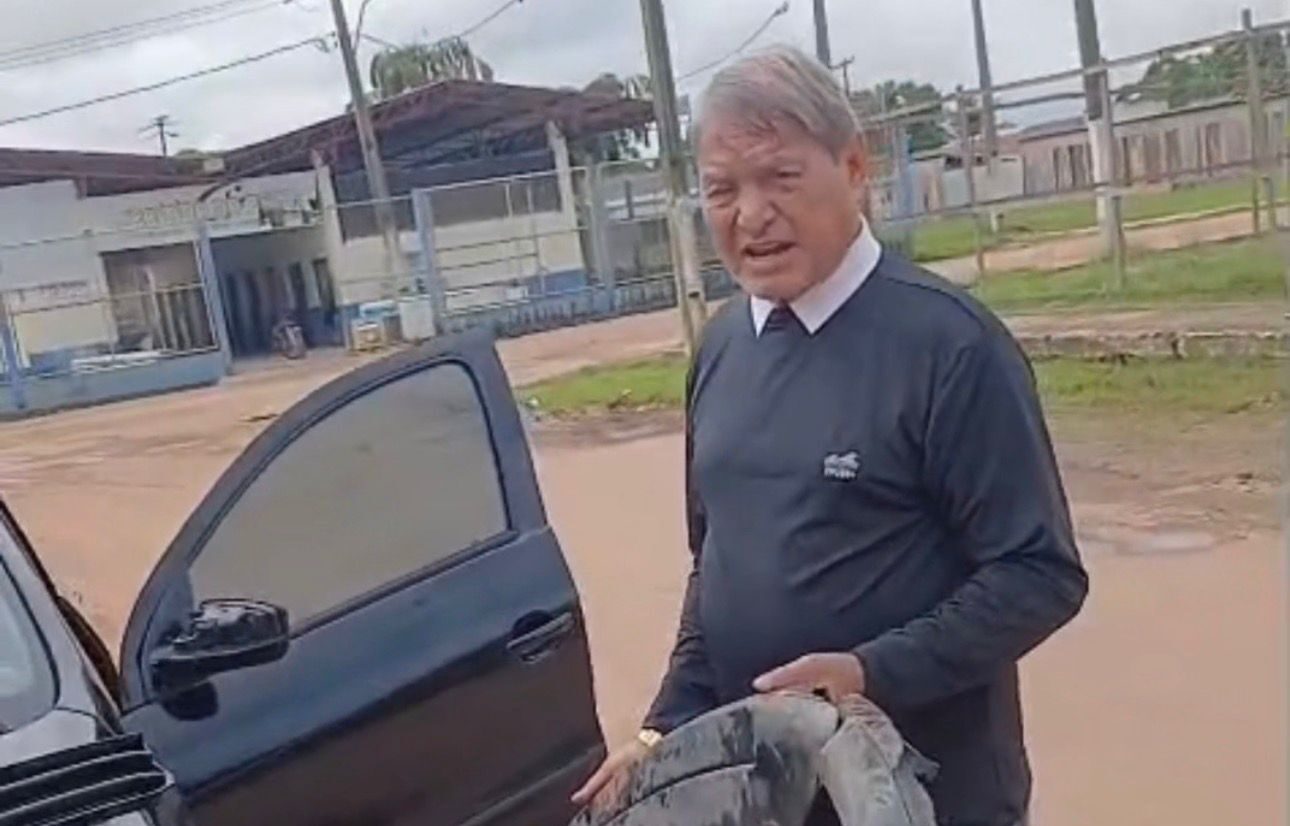 Após prejuízo em buraco, motorista questiona prefeitura de Sena