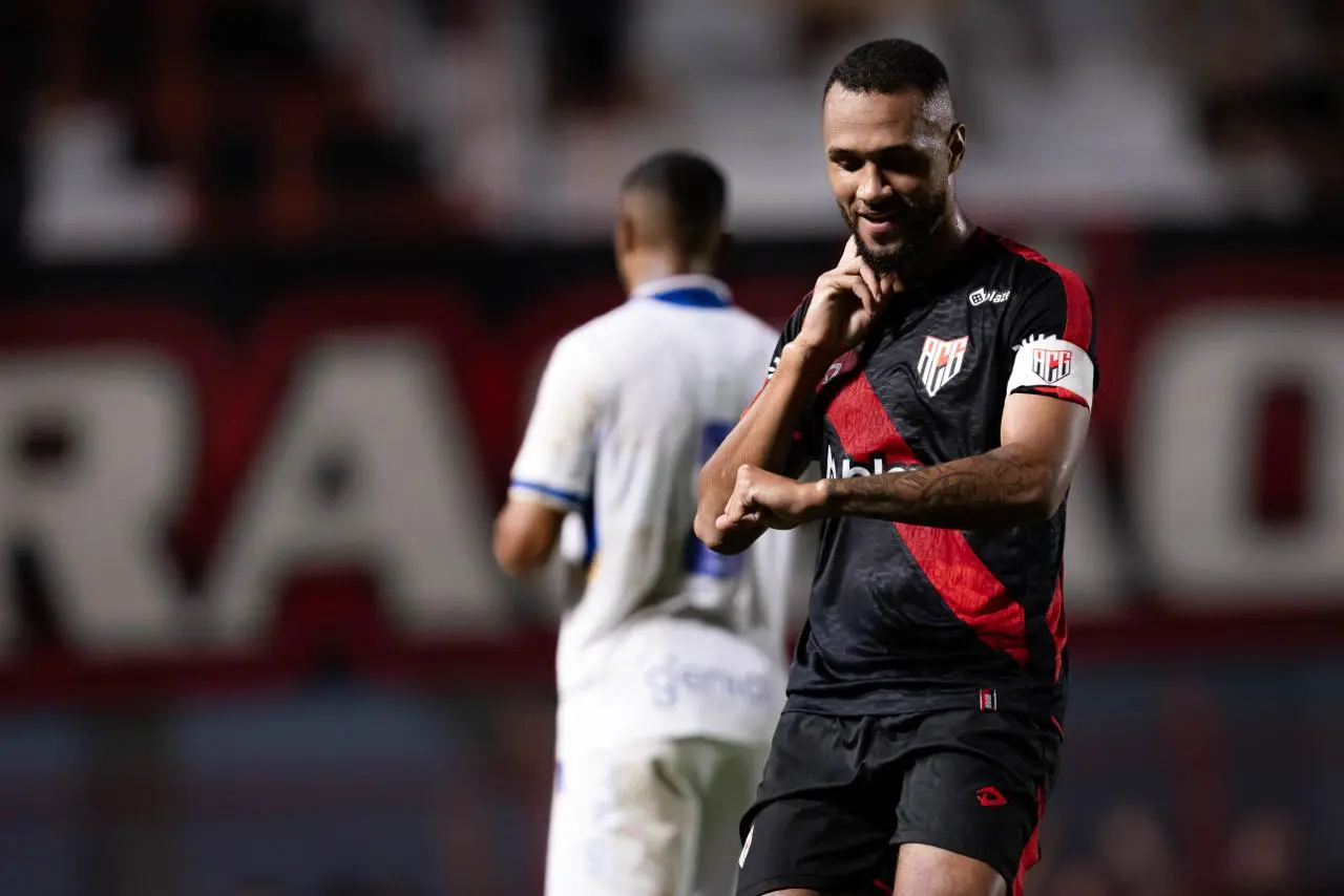 Atlético bate o Avaí no Accioly e deixa zona de rebaixamento da Série B