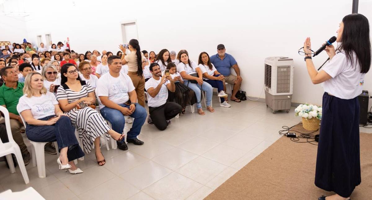 Curso gratuito de bordado em pedrarias forma 100 mulheres em Jaru