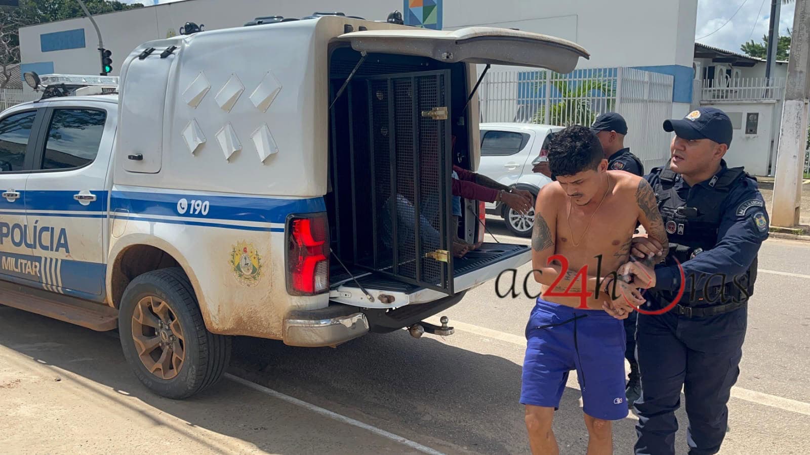 Trio invade casa de policial penal e faz reféns em Rio Branco; suspeitos são presos
