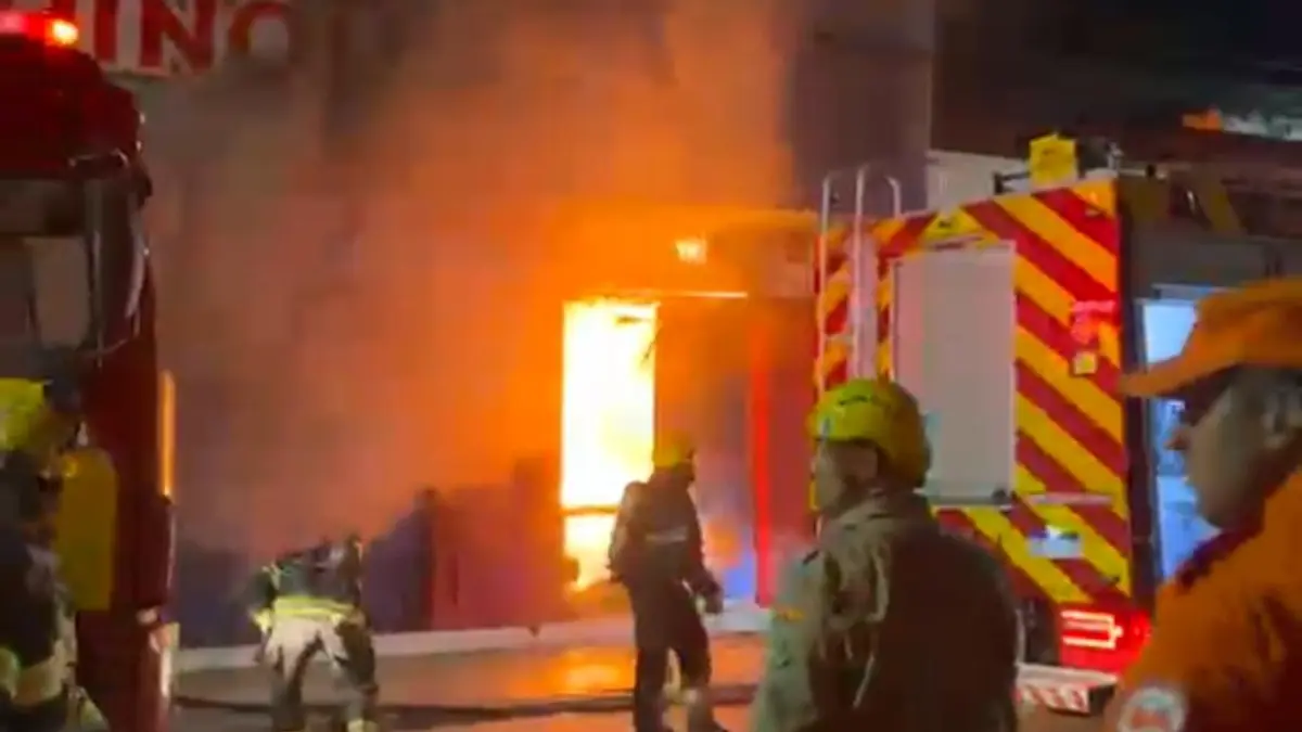 Incêndio destrói loja de brinquedos em Goiânia; veja vídeo