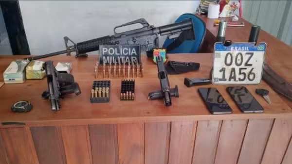 Suspeitos de duplo homicídio são presos com arsenal na BR-317, no AM
