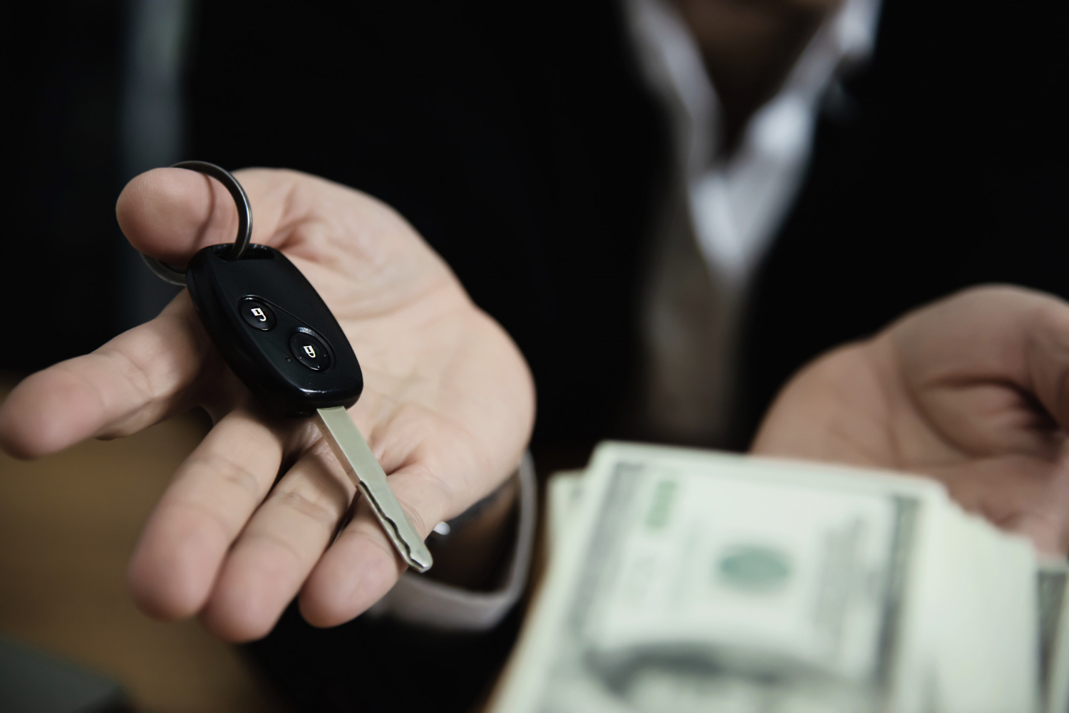 Como identificar lojas de confiança para vender e comprar carros usados?