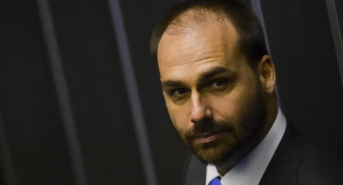 Moraes vota por condenar Eduardo Bolsonaro por difamação a Tábata Amaral