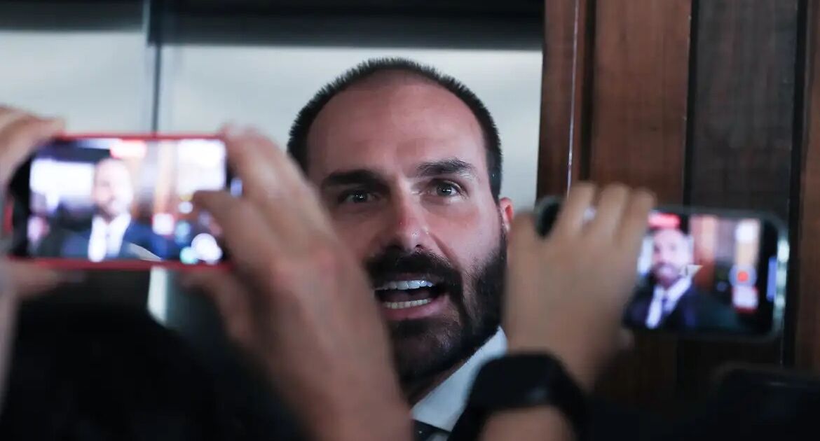 Moraes marca depoimento de Eduardo Bolsonaro em processo no STF