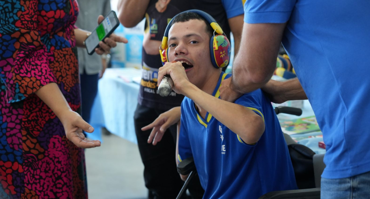 Educação inclusiva é fortalecida com entrega de kits na APAE