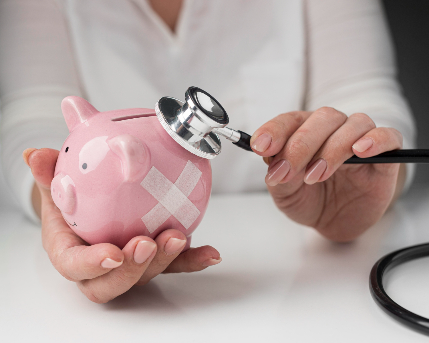 Desafios, cuidados e objetivos de organização financeira para o médico recém-formado