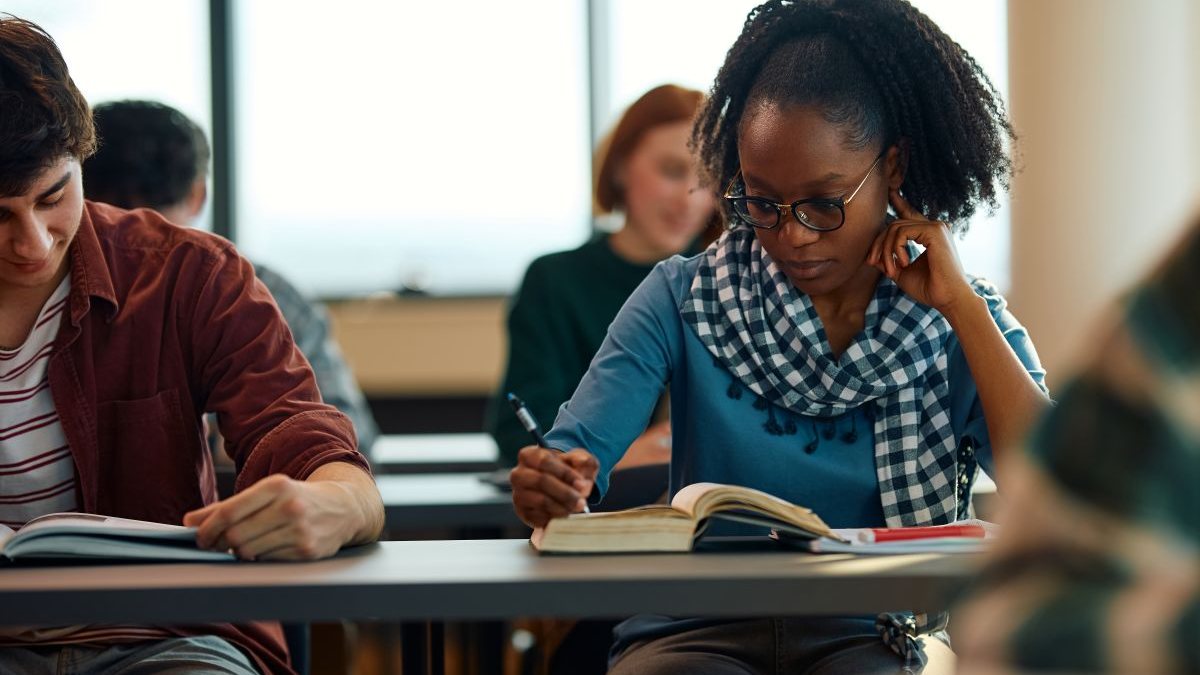 Acre é o 8º estado com mais trabalhadores com ensino superior no Brasil