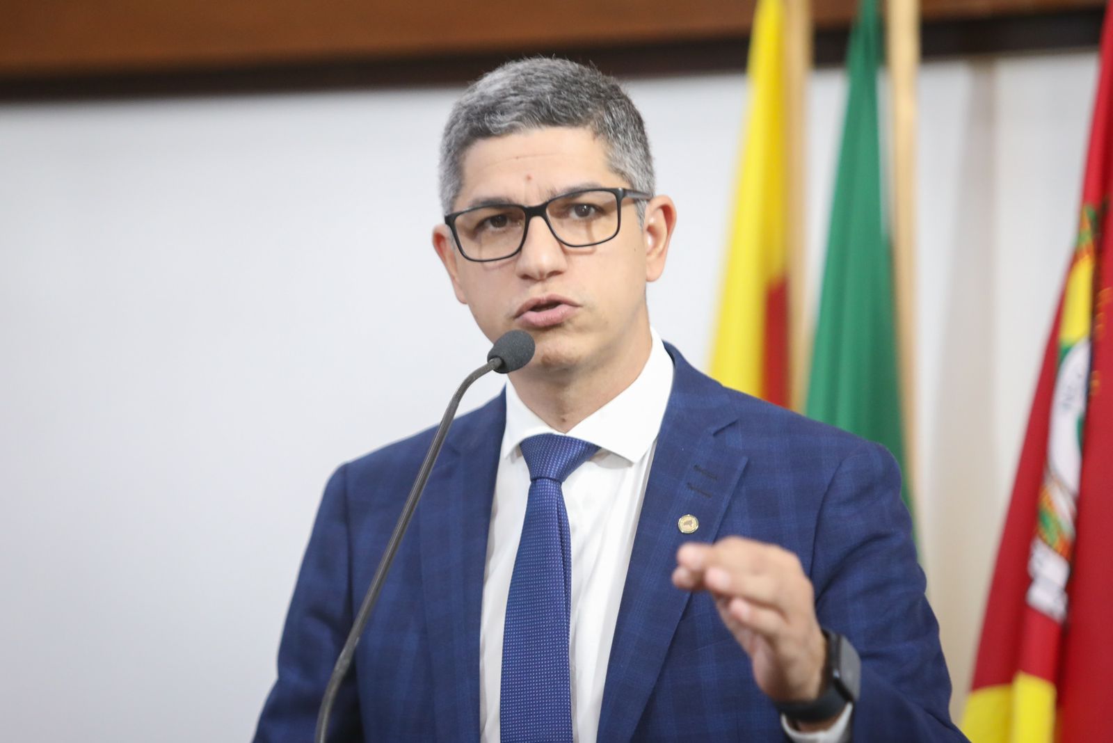 Deputado quer proibir demissão de terceirizados; entenda