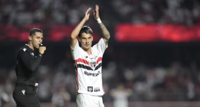 Ferreira brilha e São Paulo aplica 4 a 1 no Cruzeiro