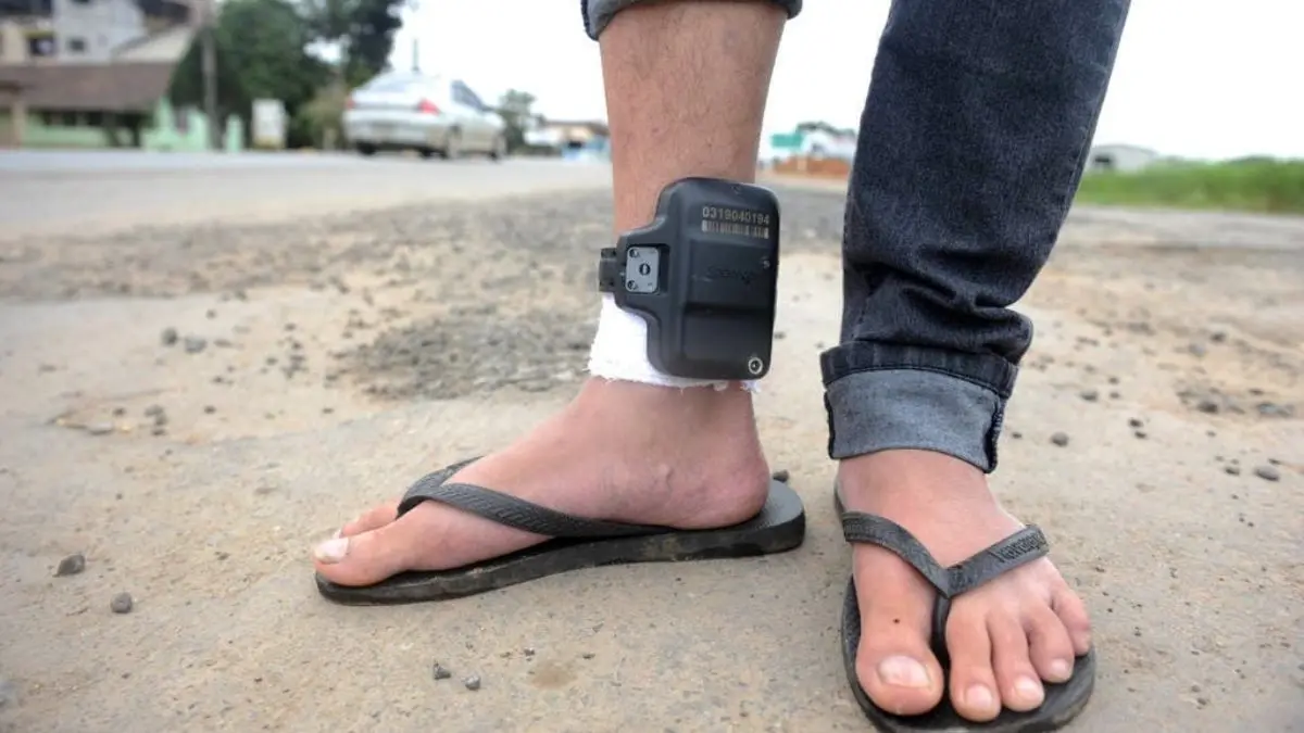 Veja quanto pode ser cobrado pelo uso da tornozeleira eletrônica em Goiás