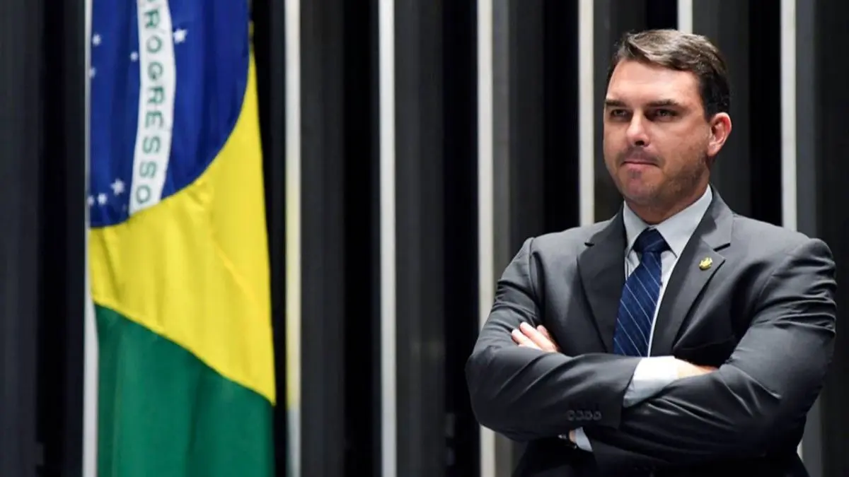 Pré-campanha de Flávio Bolsonaro e crise do UB turbinam PL