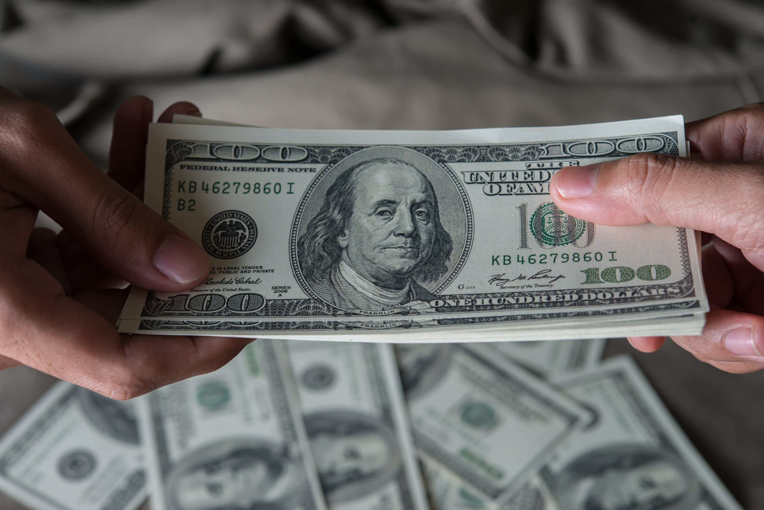 Dólar fecha estável em R$ 5,1594 com alívio no Estreito de Ormuz