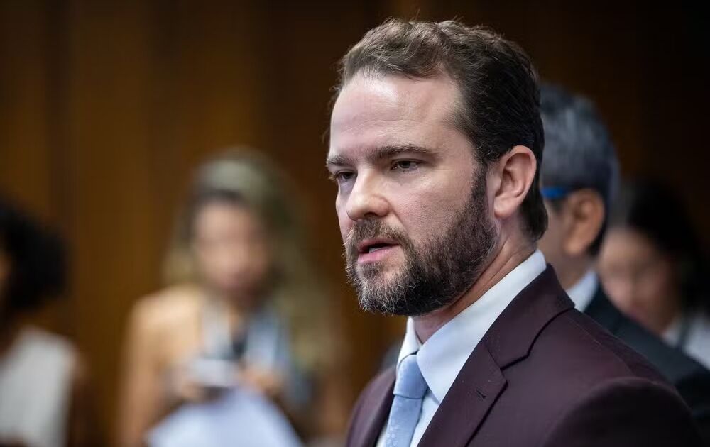 Governo vai liberar uso de FGTS em programa para brasileiros endividados