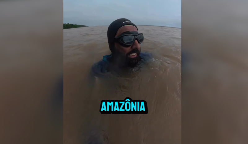 triatleta atravessa Amazônia a nado pela defesa dos rios e chega no AM