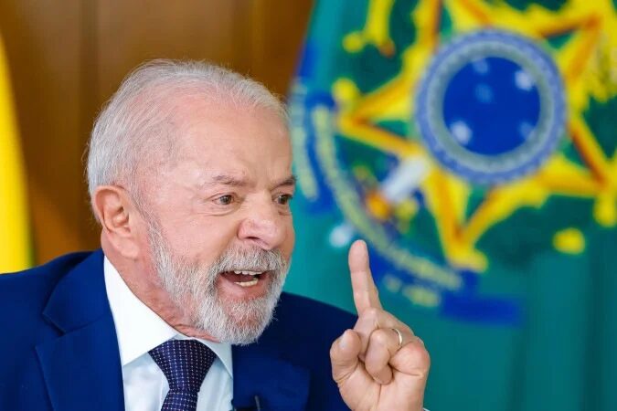 Lula reduz jornada de terceirizados em órgãos federais