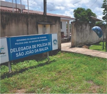 Homem é preso após tentar matar companheira a facadas durante discussão por dinheiro